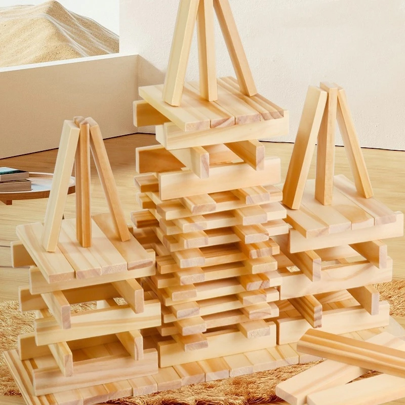 Stack přírodní dřevěné stavební bloky
