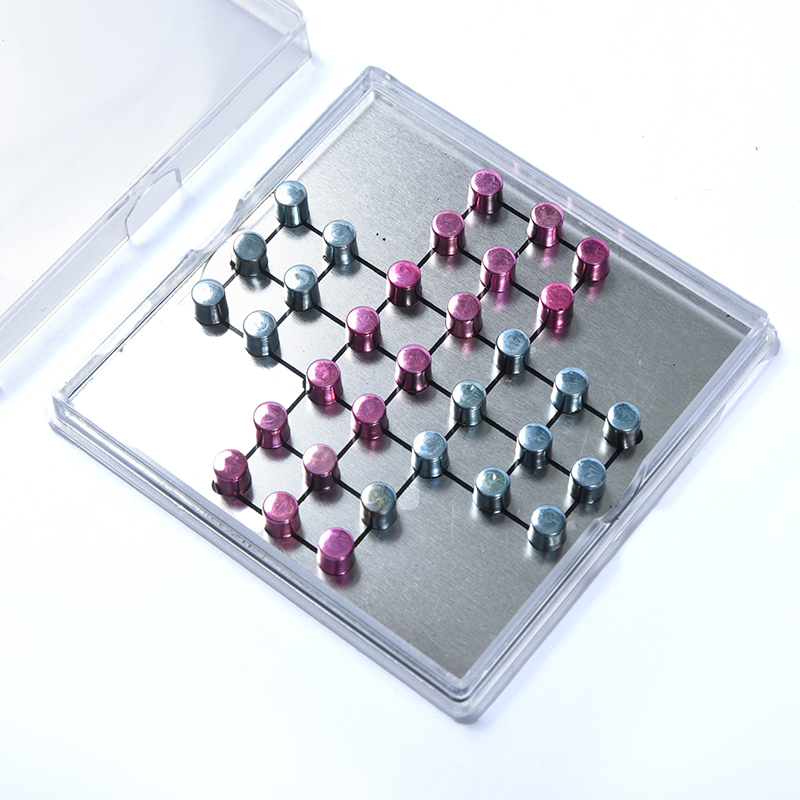 Magnetická kovová sada Tic-Tac-Toe v průhledném akrylovém pouzdře