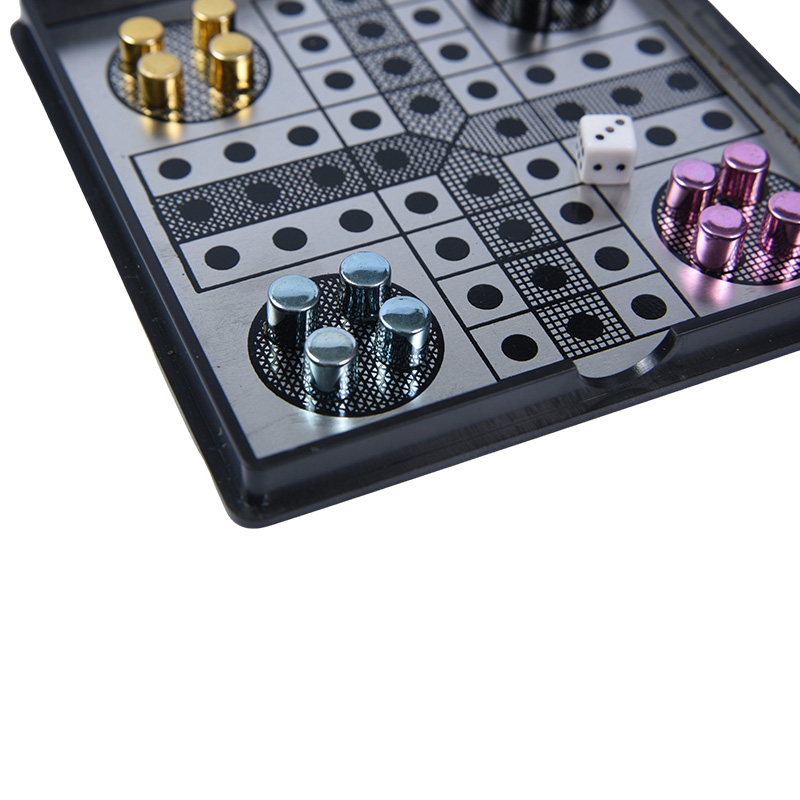 Magnetická kovová herní sada Ludo v průhledném akrylovém pouzdře