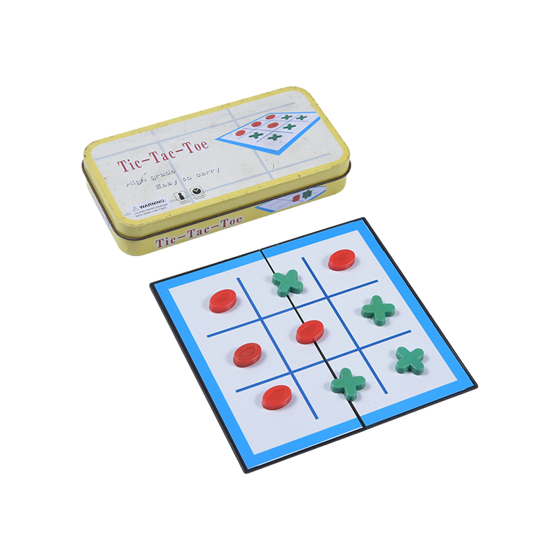 Přenosná hra Tic-Tac-Toe ze žlutého kovu