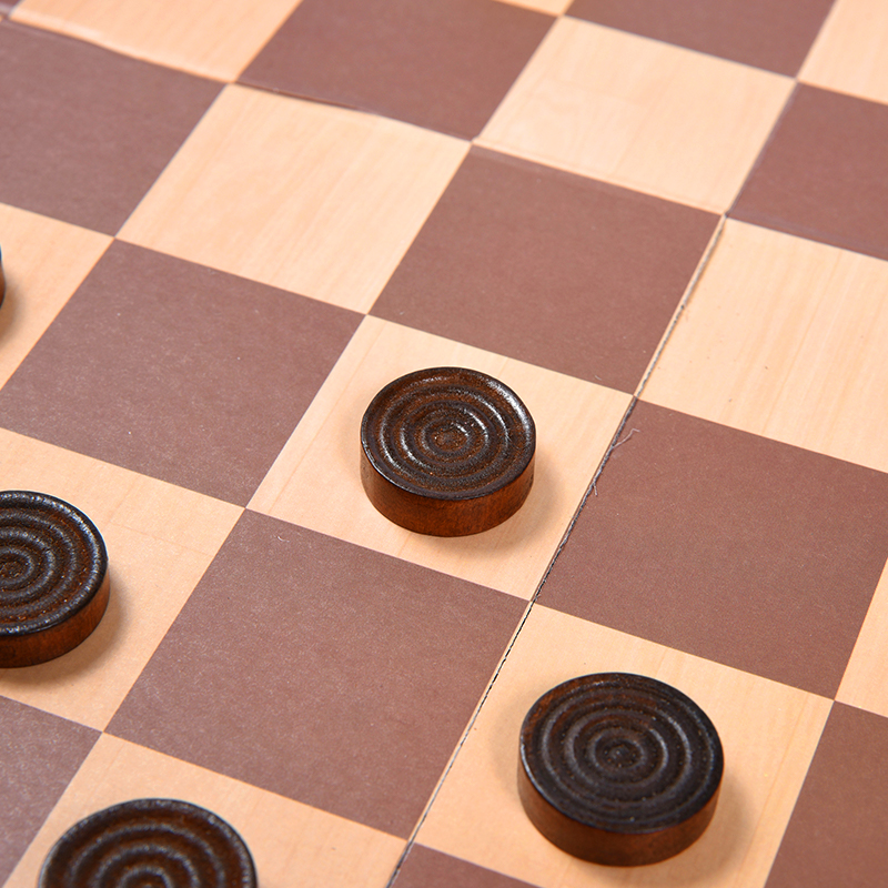 Stolní dřevěná dáma – klasická strategická hra se dvěma možnostmi balení