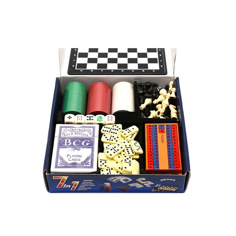 Klasická sada pro více her – kombinace šachů, domino, pokeru a dámy