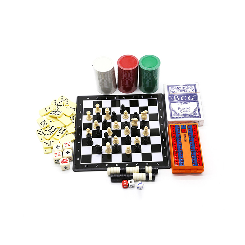 Klasická sada pro více her – kombinace šachů, domino, pokeru a dámy