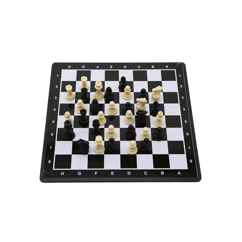 Klasická sada pro více her – kombinace šachů, domino, pokeru a dámy